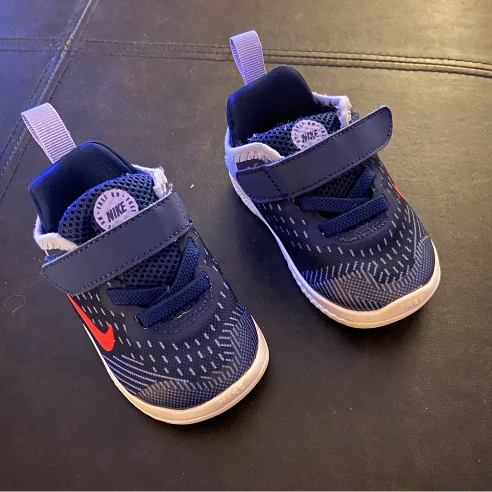 Like new Nike sneakers - children’s size 4